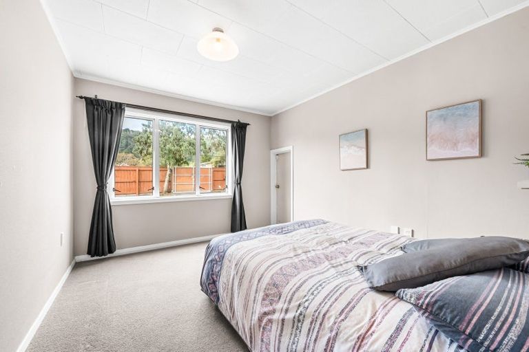 Photo of property in 352 Stokes Valley Road, Stokes Valley, Lower Hutt, 5019