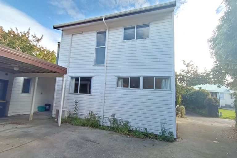 Photo of property in 13a Kingsbridge Place, Newlands, Wellington, 6037