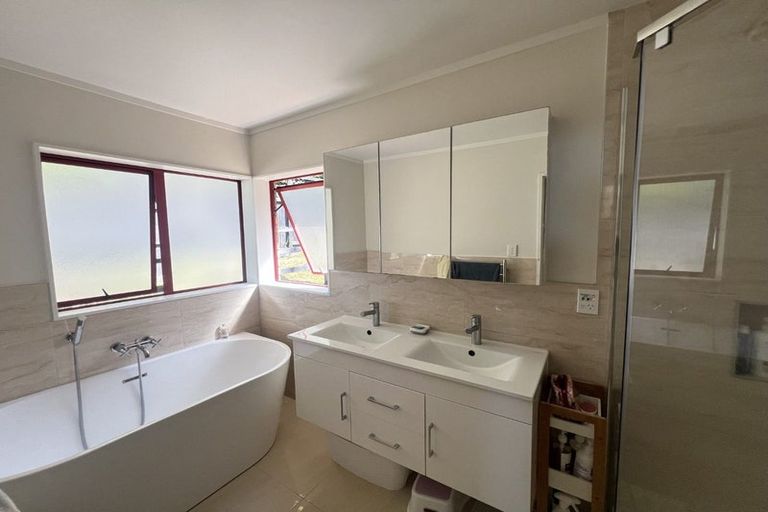 Photo of property in 14 St Thomas More Lane, Glenfield, Auckland, 0629