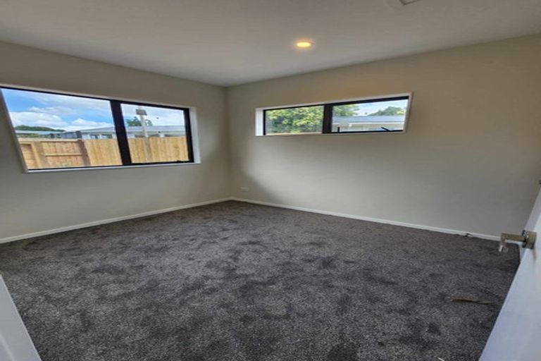 Photo of property in 1/32 Yeovil Road, Te Atatu Peninsula, Auckland, 0610