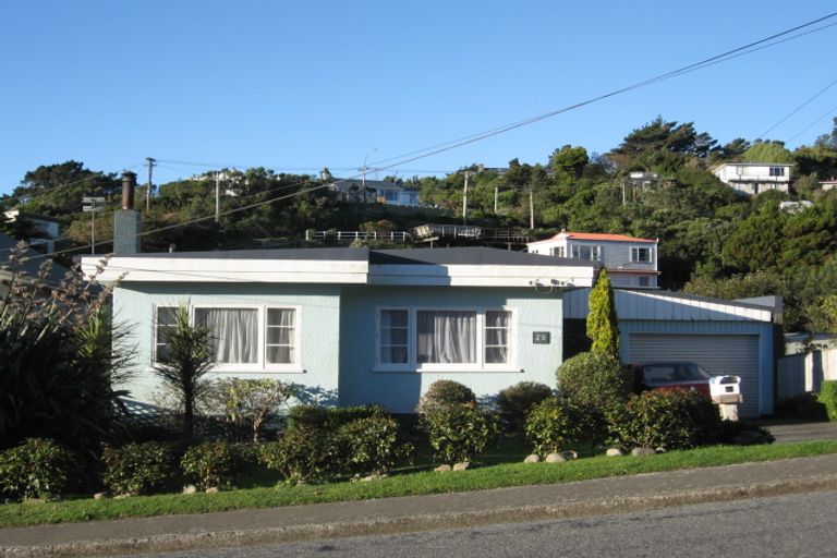 Photo of property in 29 Lyndfield Lane, Newlands, Wellington, 6037