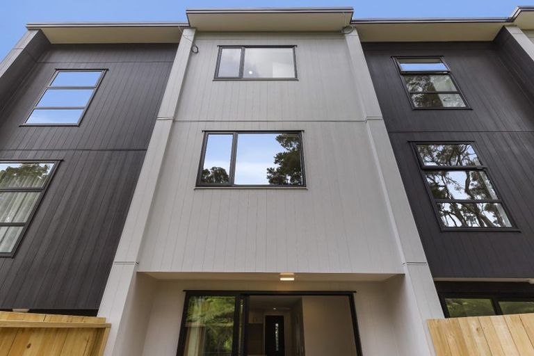 Photo of property in 46 Tokai Place, Glen Eden, 0602