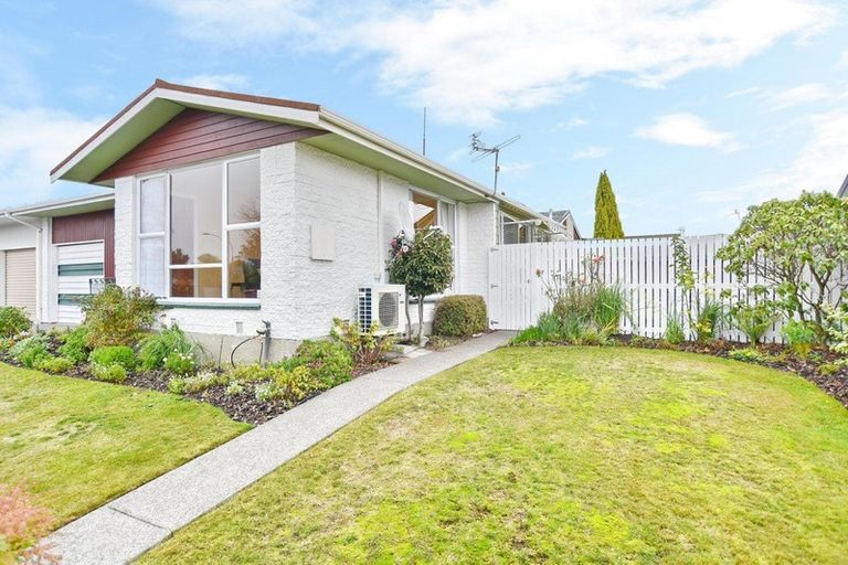Photo of property in 1 Larkhill Place, Russley, Christchurch, 8042