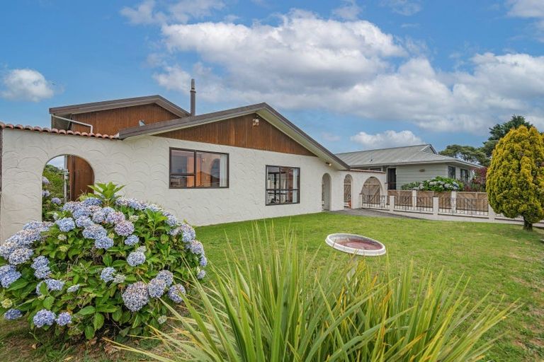 Photo of property in 14 Norfolk Crescent, Otaki Beach, Otaki, 5512