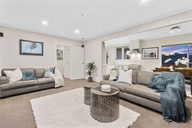 Photo of property in 6 Red Beach Road, Red Beach, 0932