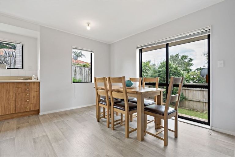 Photo of property in 8 Skybird Place, Glen Eden, Auckland, 0602