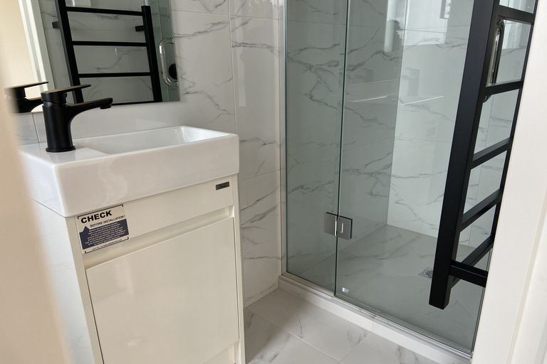 Photo of property in 11/5 Hikurangi Street, Te Atatu Peninsula, Auckland, 0610