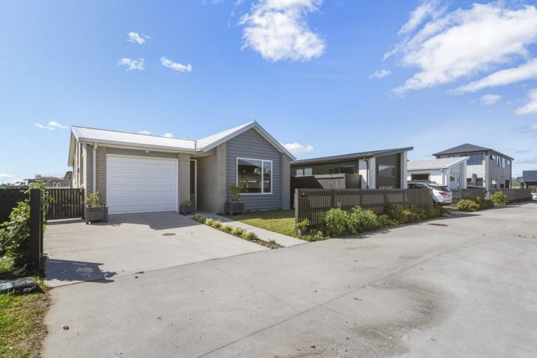Photo of property in 8 Tauhinu Place, Papamoa, 3118