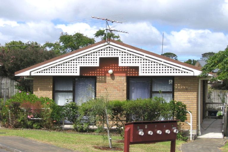 Photo of property in Shepherds Park Retirement Village, 6/2 John Bracken Way, Beach Haven, Auckland, 0626
