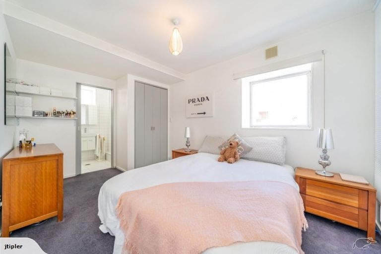 Photo of property in 8u6b Lipman Street, Mount Victoria, Wellington, 6011
