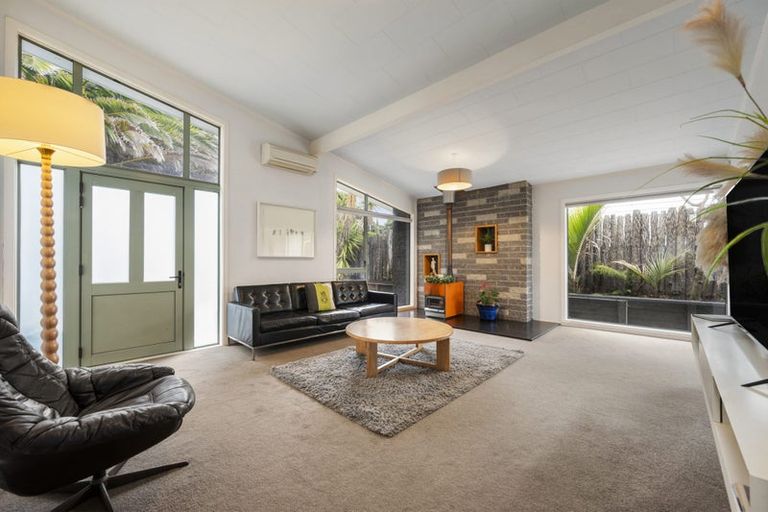 Photo of property in 11 Southern Cross Crescent, Island Bay, Wellington, 6023