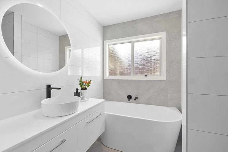 Photo of property in 1 Ross Place, Blagdon, New Plymouth, 4310