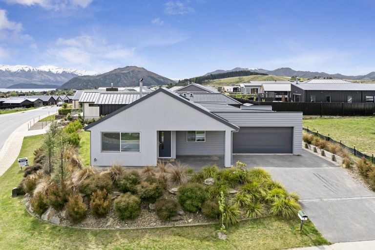 Photo of property in 1 Landsborough Lane, Wanaka, 9305
