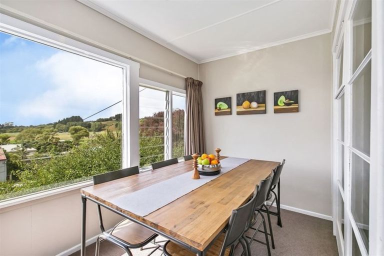 Photo of property in 15 Awaroa Road, Helensville, 0800