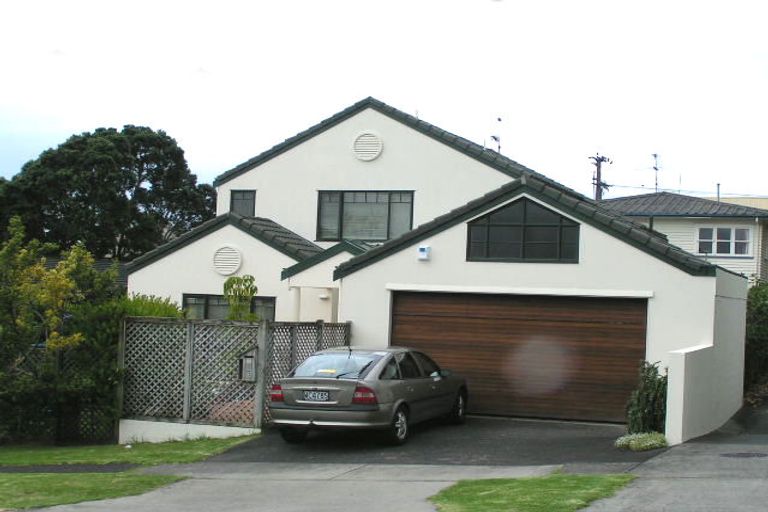 Photo of property in 2/4 Purchas Road, Hauraki, Auckland, 0622