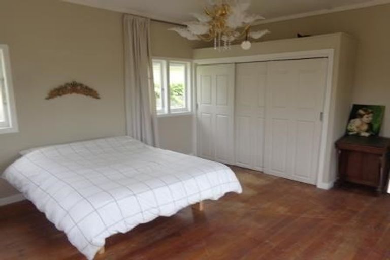 Photo of property in 29 Tahi Terrace, Glen Eden, Auckland, 0602