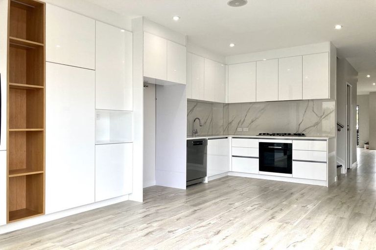 Photo of property in 32 Pilot Drive, Hobsonville, Auckland, 0616