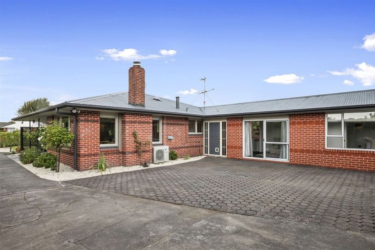 Photo of property in 9 Oakfield Street, Burnside, Christchurch, 8053