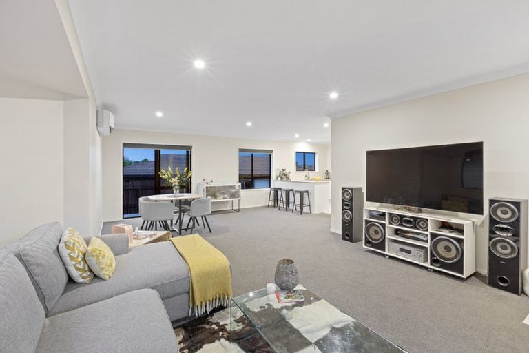 Photo of property in 1/30 Fairway Avenue, Red Beach, 0932