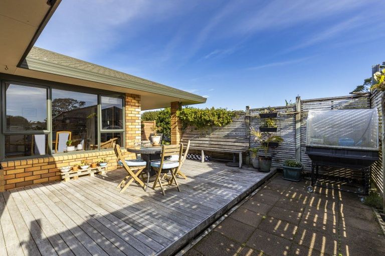 Photo of property in 6 Royal Heights, Glen Avon, New Plymouth, 4312