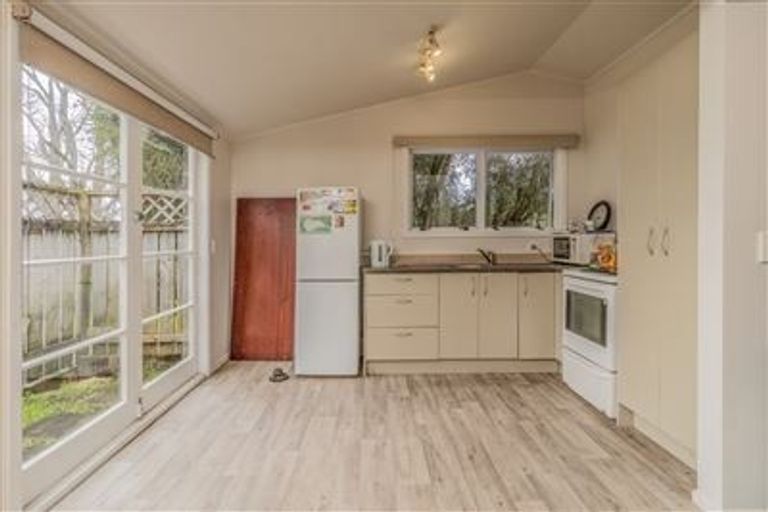 Photo of property in 74 Kervil Avenue, Te Atatu Peninsula, Auckland, 0610