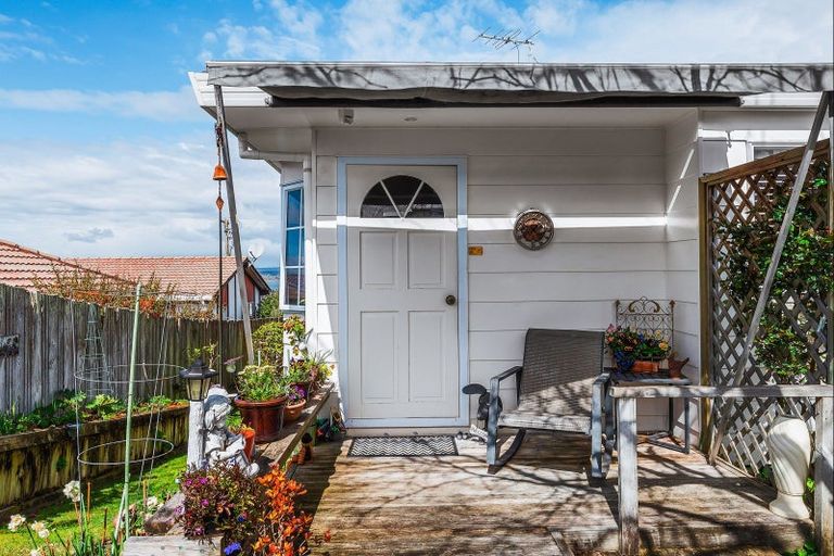 Photo of property in 2/8 Kinder Street, Acacia Bay, Taupo, 3330