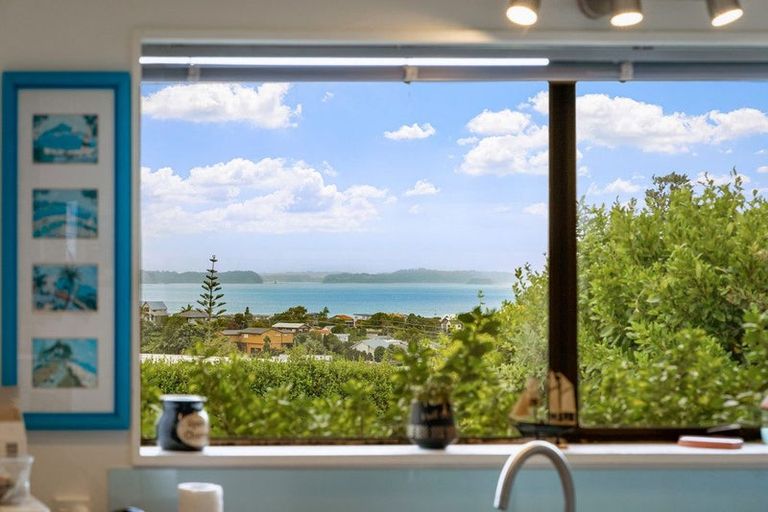 Photo of property in 38 Scott Road, Stanmore Bay, Whangaparaoa, 0932
