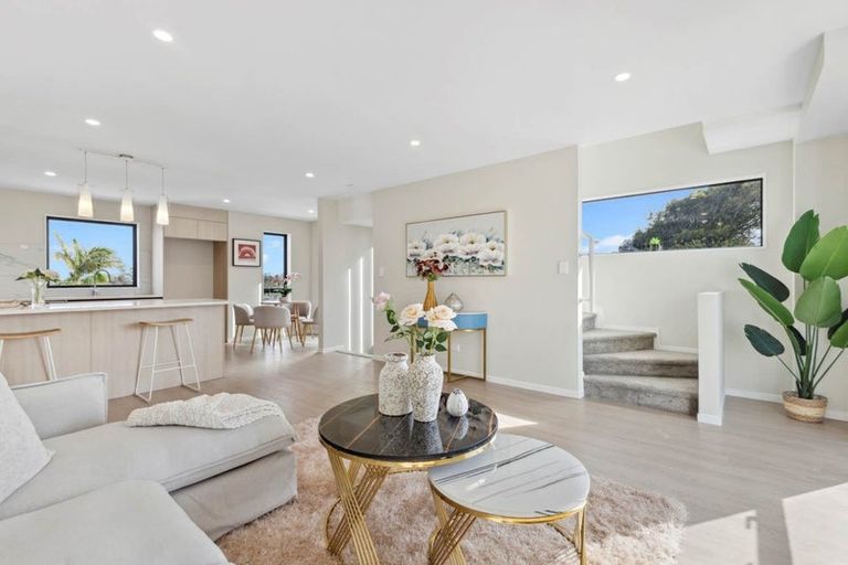 Photo of property in 24e Wayne Drive, Mangere, Auckland, 2022