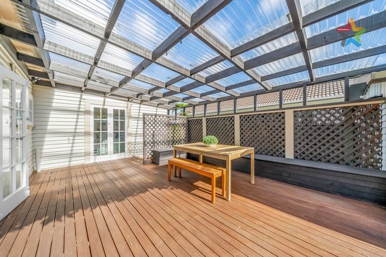 Photo of property in 43 Saint Ronans Avenue, Waterloo, Lower Hutt, 5011