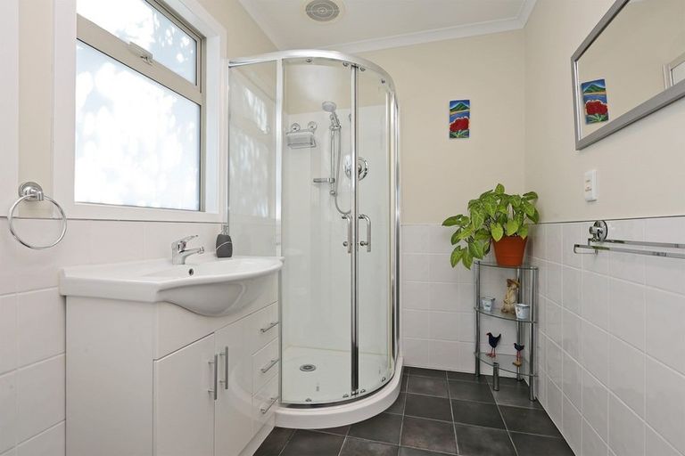 Photo of property in 6 D'arcy Place, Taradale, Napier, 4112