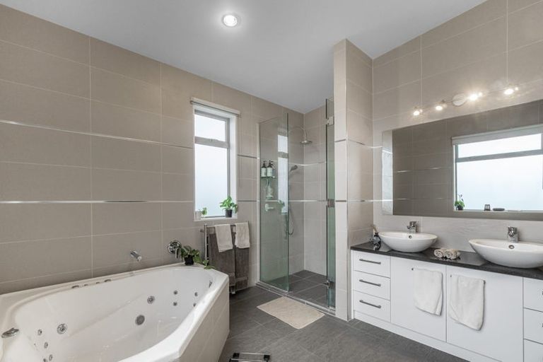 Photo of property in 219 East Coast Road, Campbells Bay, Auckland, 0620