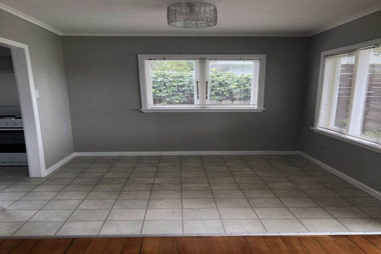 Photo of property in 82 Rosier Road, Glen Eden, Auckland, 0602