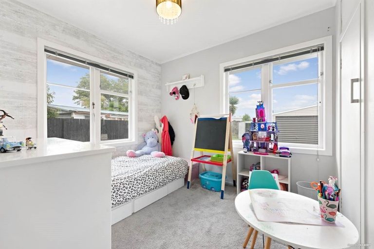 Photo of property in 32 Smythe Road, Henderson, Auckland, 0612