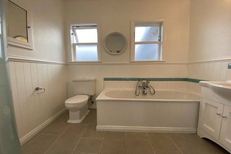 Photo of property in 43 Homebush Road, Khandallah, Wellington, 6035