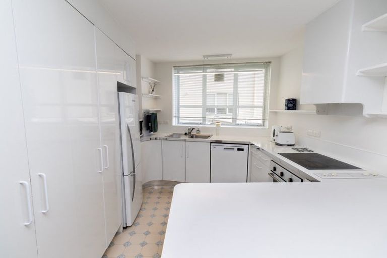Photo of property in Wharenui Apartments, 274 Oriental Parade, Oriental Bay, Wellington, 6011