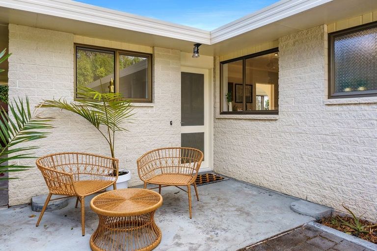 Photo of property in 28 Rewarewa Crescent, Waikanae, 5036