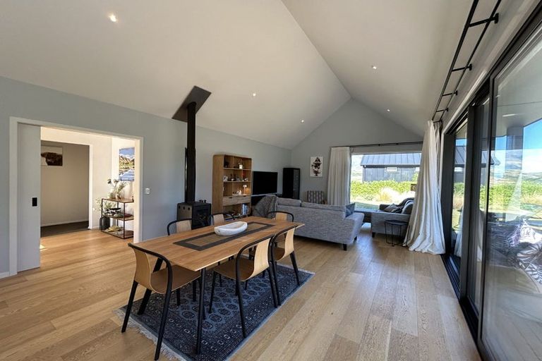 Photo of property in 32 Falconer Rise, Jacks Point, Queenstown, 9371