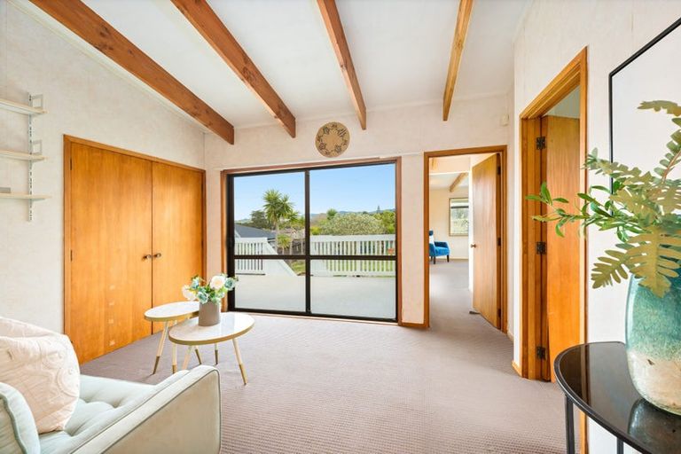 Photo of property in 42 Spence Road, Henderson, Auckland, 0612