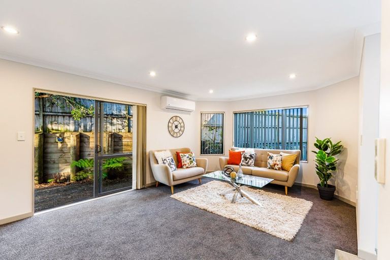 Photo of property in 65 Helleur Road, Massey, Auckland, 0614