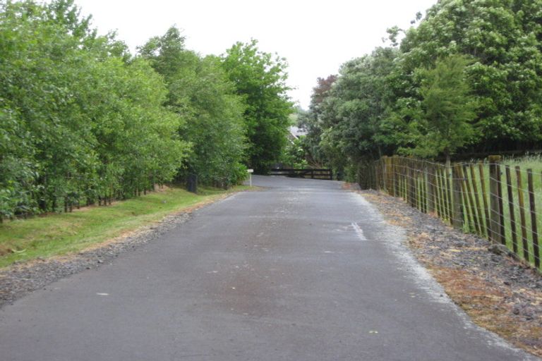 Photo of property in 98 Harry Dreadon Road, Opaheke, Papakura, 2584