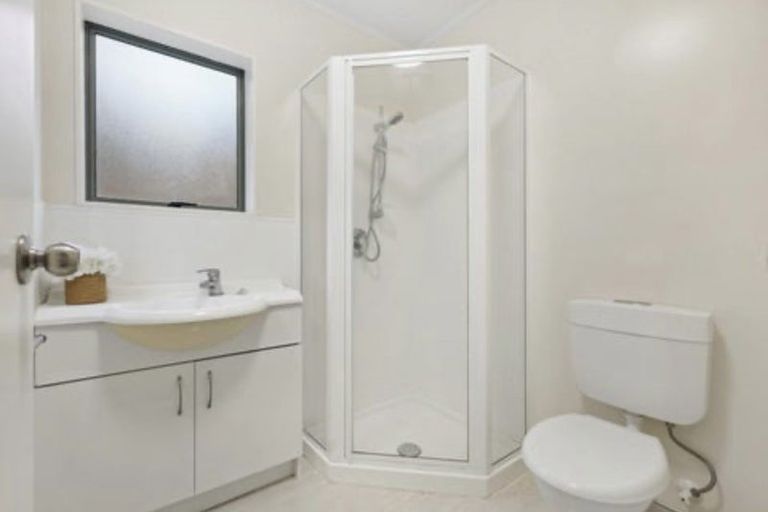 Photo of property in 11/12 Blueridge Close, Sunnyvale, Auckland, 0612