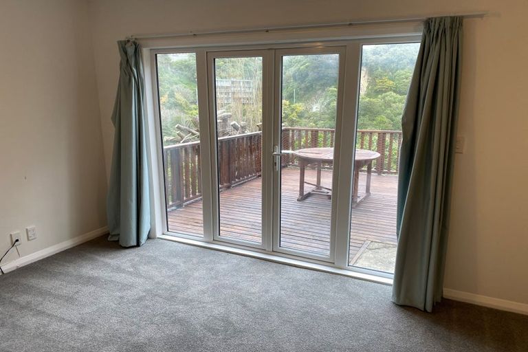 Photo of property in 28 Curtis Street, Northland, Wellington, 6012