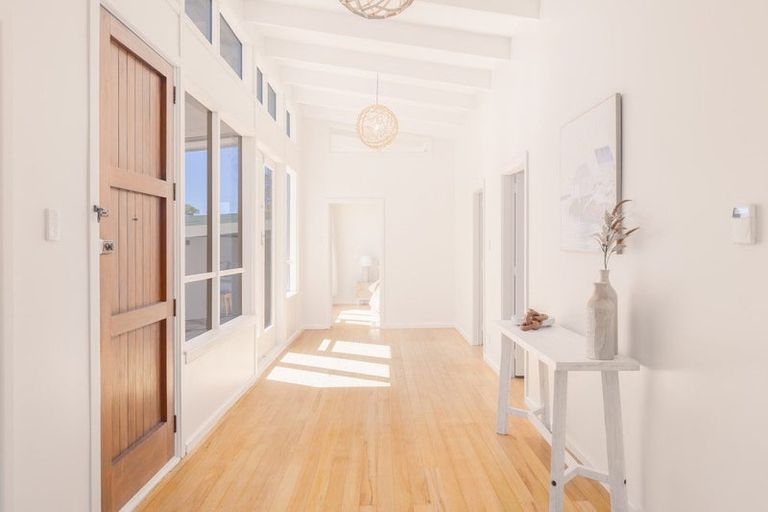 Photo of property in 20 Derrett Place, Saint Martins, Christchurch, 8022