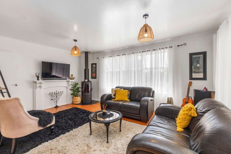 Photo of property in 8 Kashmir Road, Glen Eden, Auckland, 0602