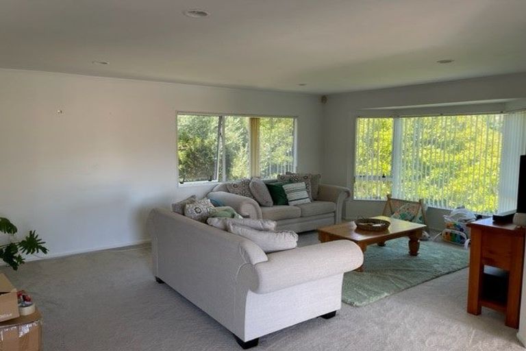 Photo of property in 35 Rifleman Rise, Unsworth Heights, Auckland, 0632