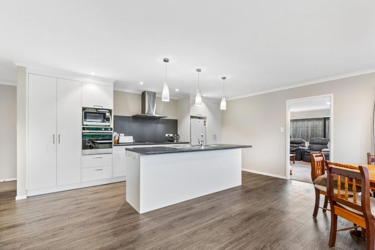 Photo of property in 16 Pitoitoi Drive, Riverhead, 0820