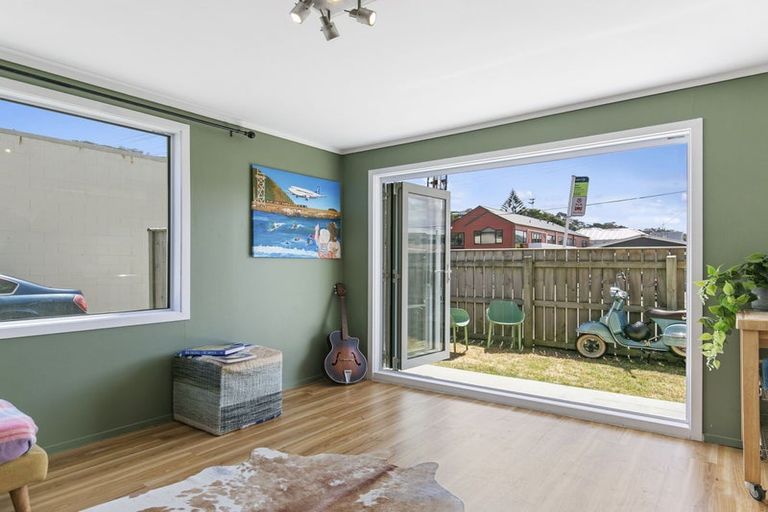 Photo of property in 102u1 Lyall Parade, Lyall Bay, Wellington, 6022