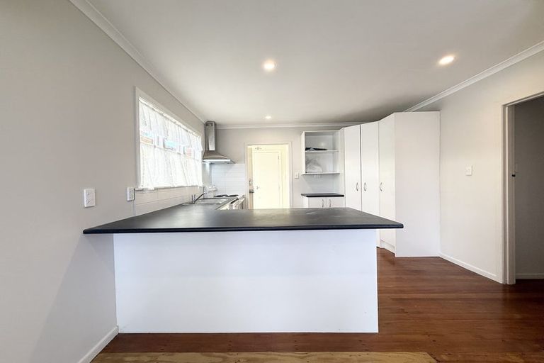 Photo of property in 25 Kereru Street, Henderson, Auckland, 0612