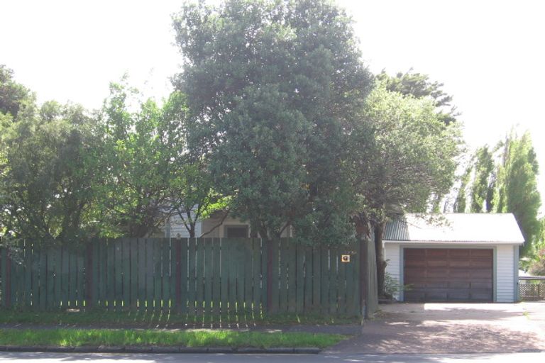 Photo of property in 275 Great North Road, Henderson, Auckland, 0612