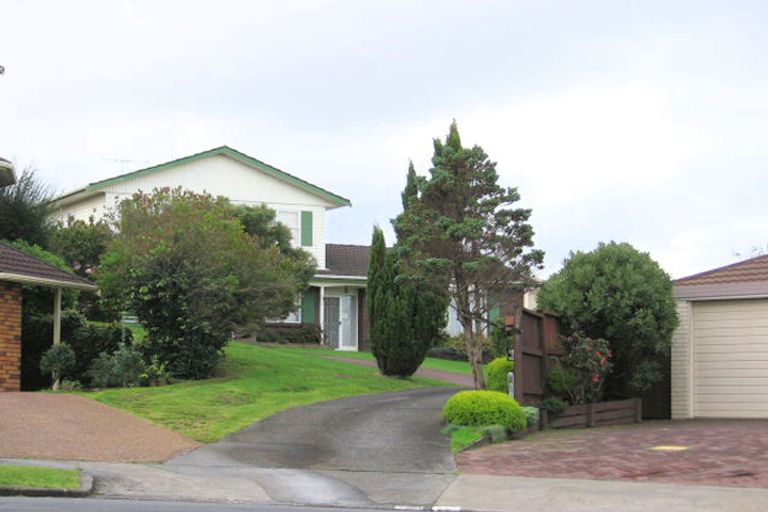 Photo of property in 23 St Simon Place, Botany Downs, Auckland, 2010